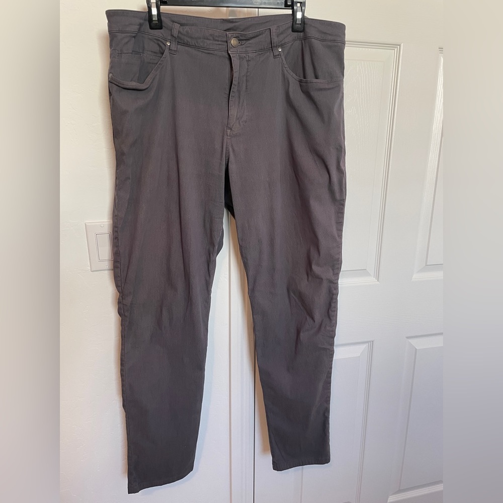 Men’s lululemon pants size 38